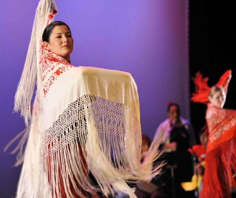 Furia Flamenca dancer wearing a white chal 