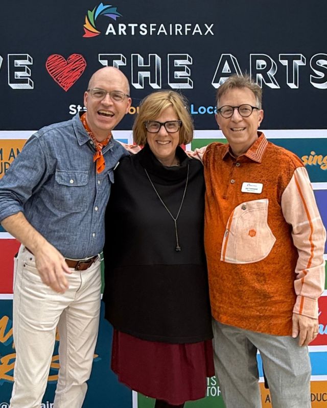 Stop by, take a photo, and learn about artoberVA partners at McLean Artfest! 🙌 Showcasing over 30 local & regional visual artists from throughout the Mid-Atlantic region, this free, one-day fine arts show, sale, and festival features contemporary art, a Children’s Art Walk and art tents, gourmet food trucks, a beer and wine garden, interactive art experiences, and a live stage with some of the best local musicians in the DC metro area. You won't want to miss it!

📆 Sunday, October 4
🕙️ 10:00am - 4:00pm 
📍 McLean Central Park